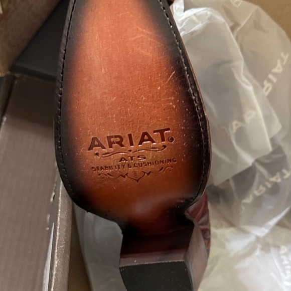 Brand New Ariat Women's Embroidered Ankle Booties - Burgundy - Picture 3 of 6